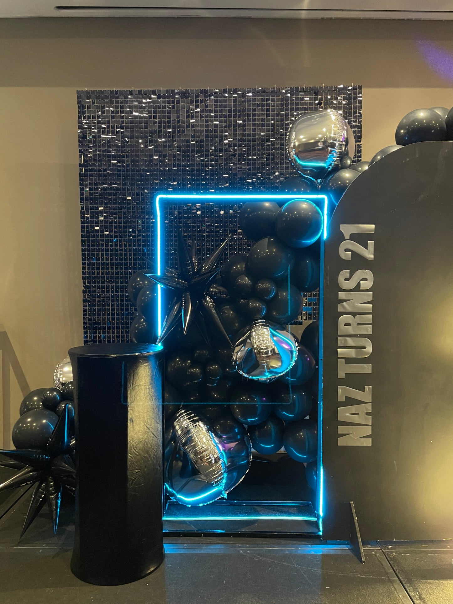 BLACK Shimmer Wall