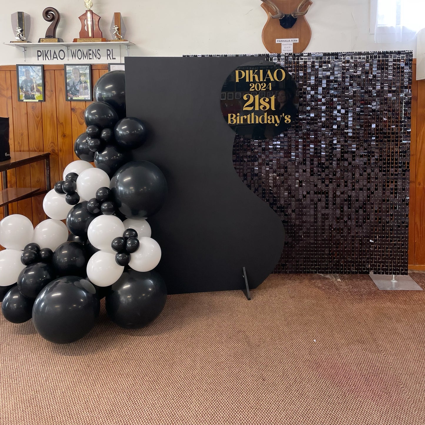 BLACK Shimmer Wall
